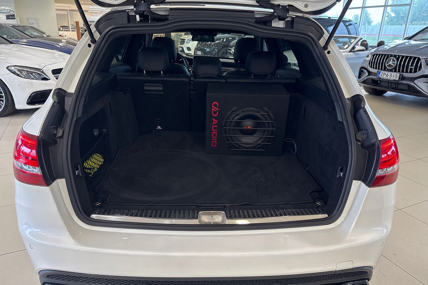 Car image 22