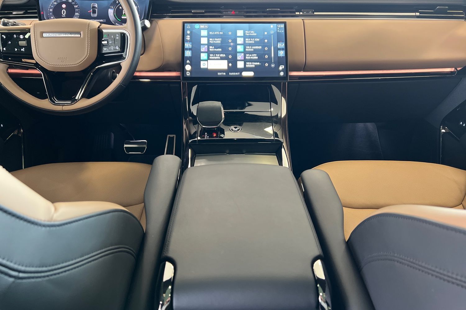 Car image 12