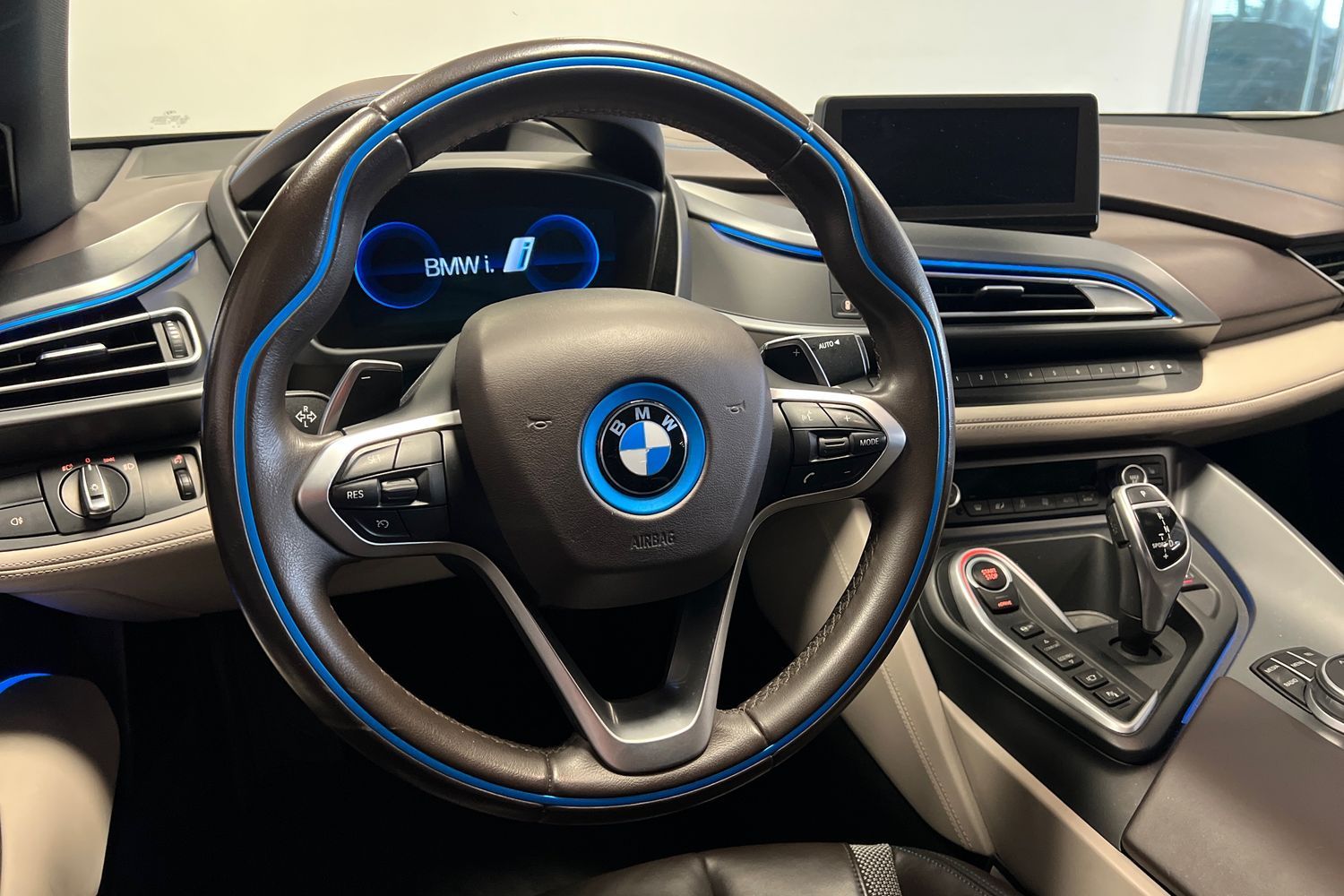 Car image 30