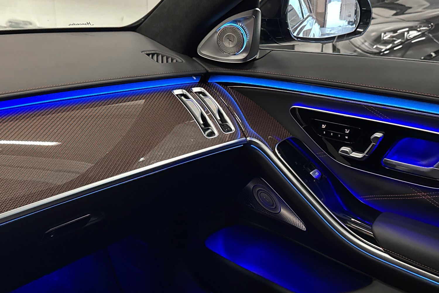 Car image 35