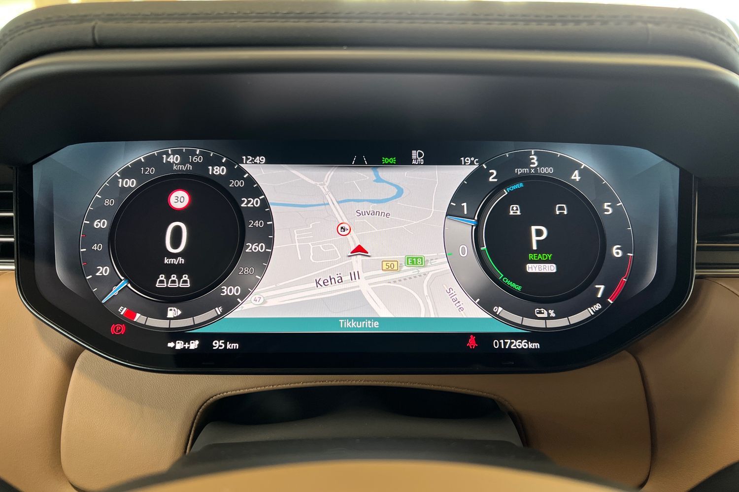 Car image 18