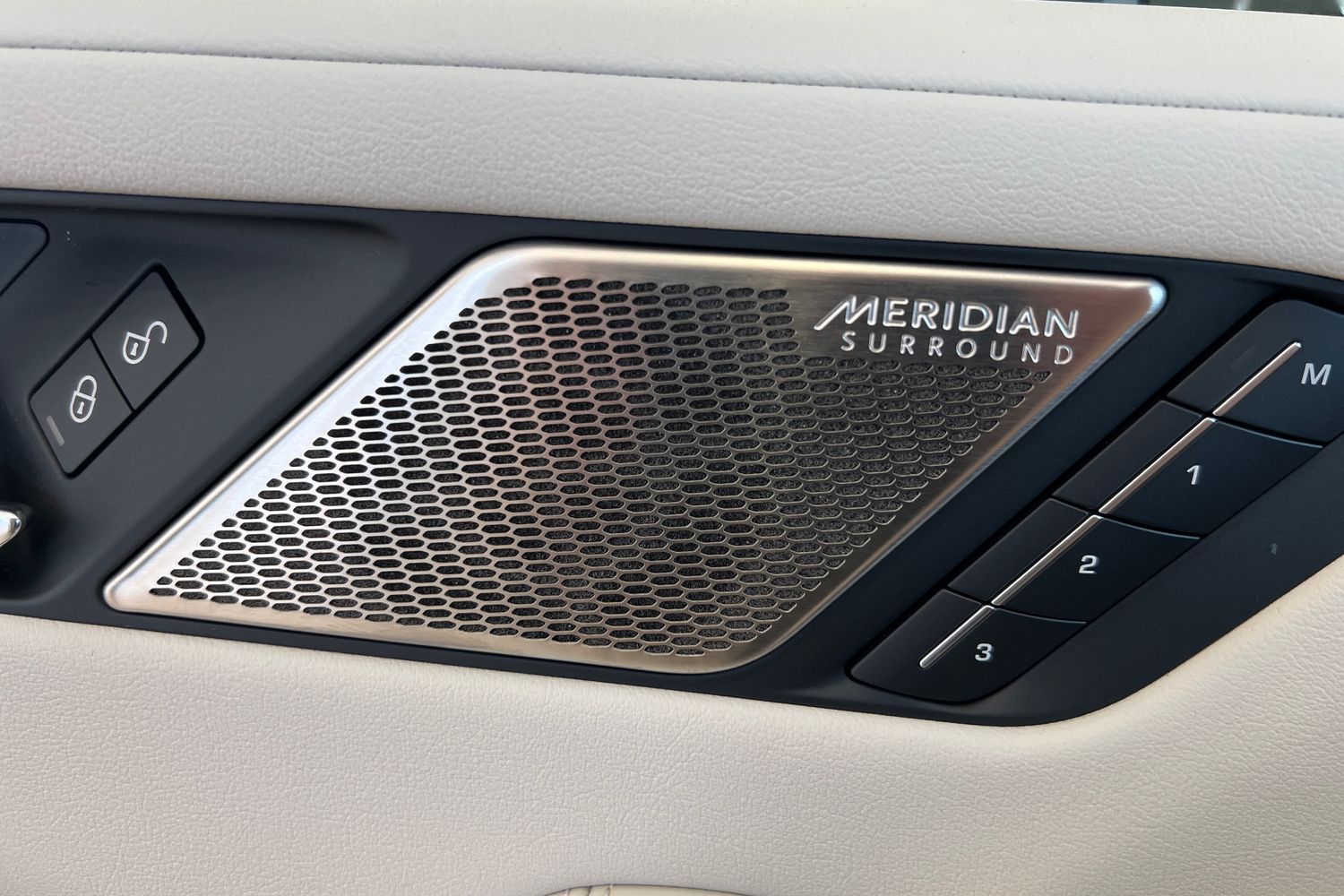 Car image 24