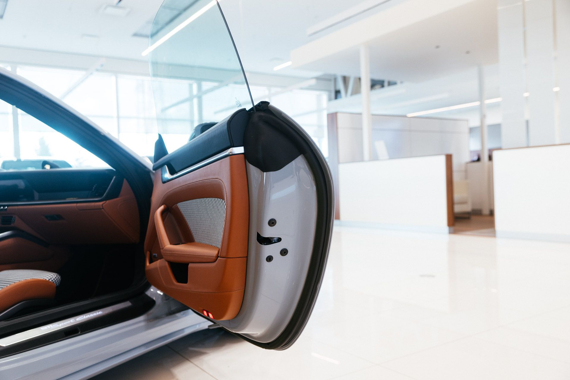Car image 28