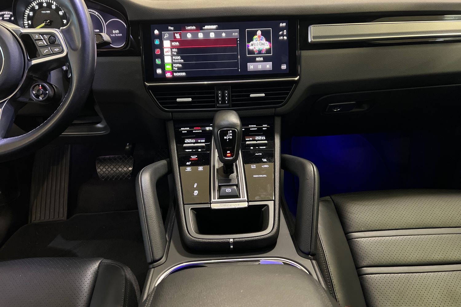 Car image 12