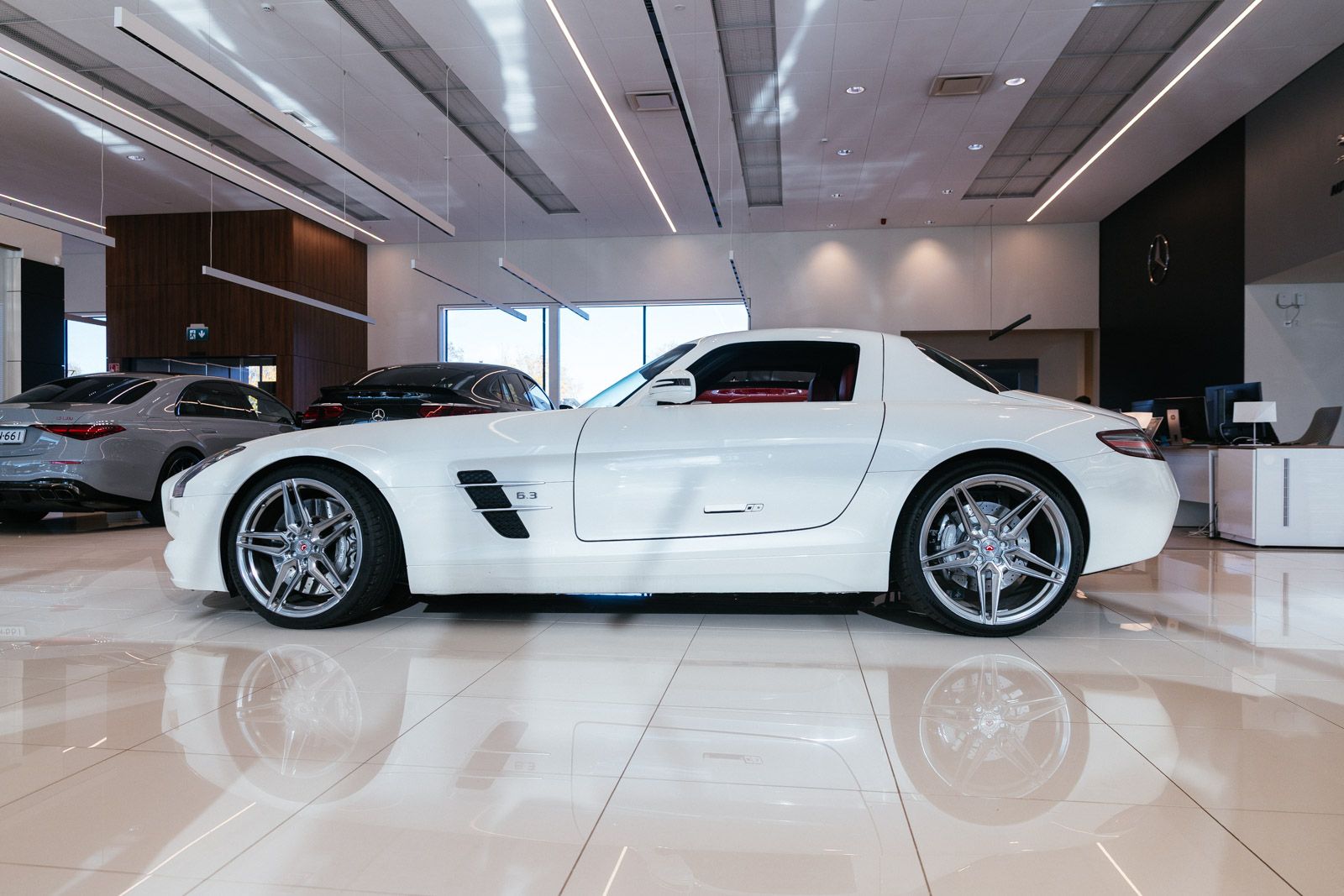 Car image 7