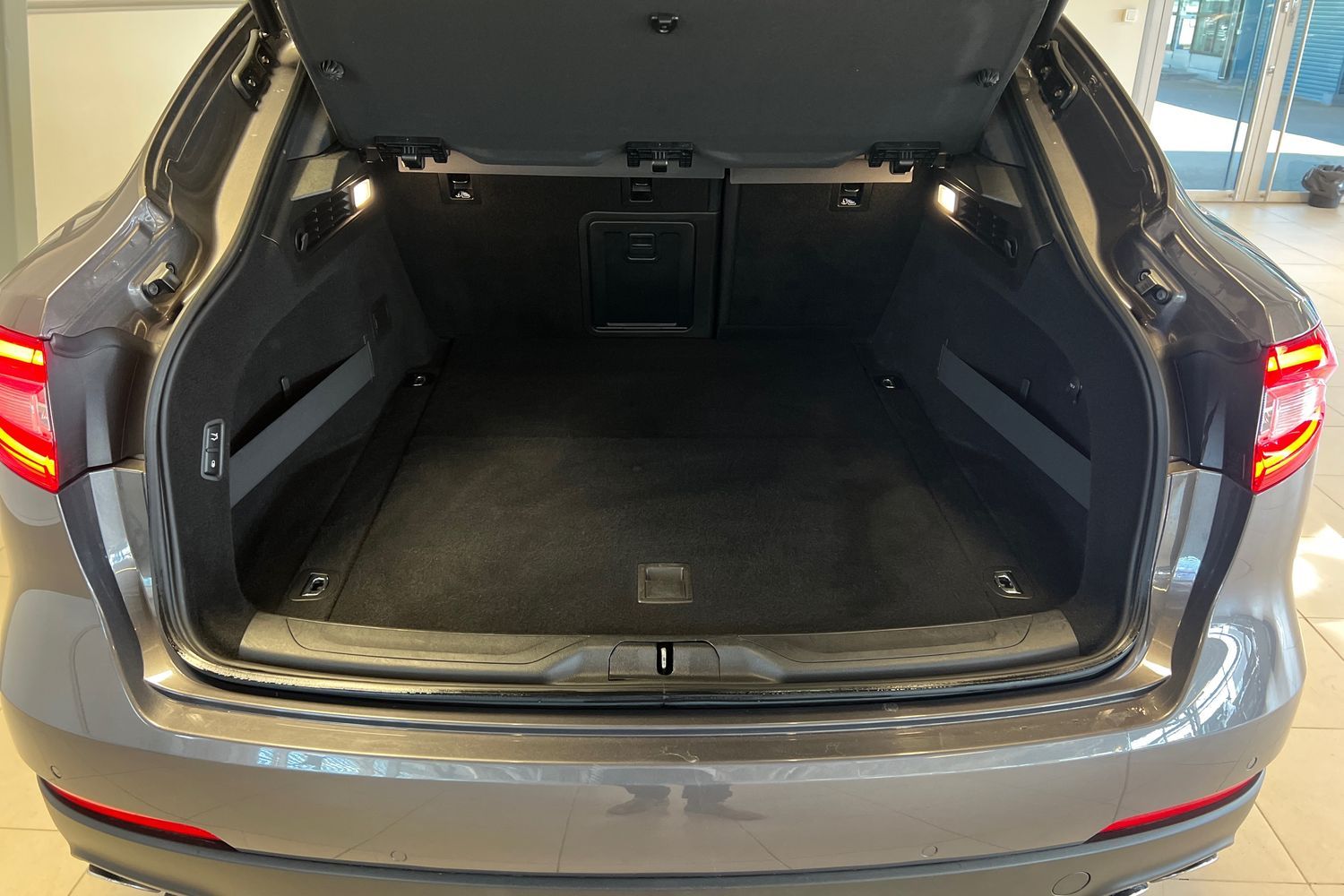 Car image 23