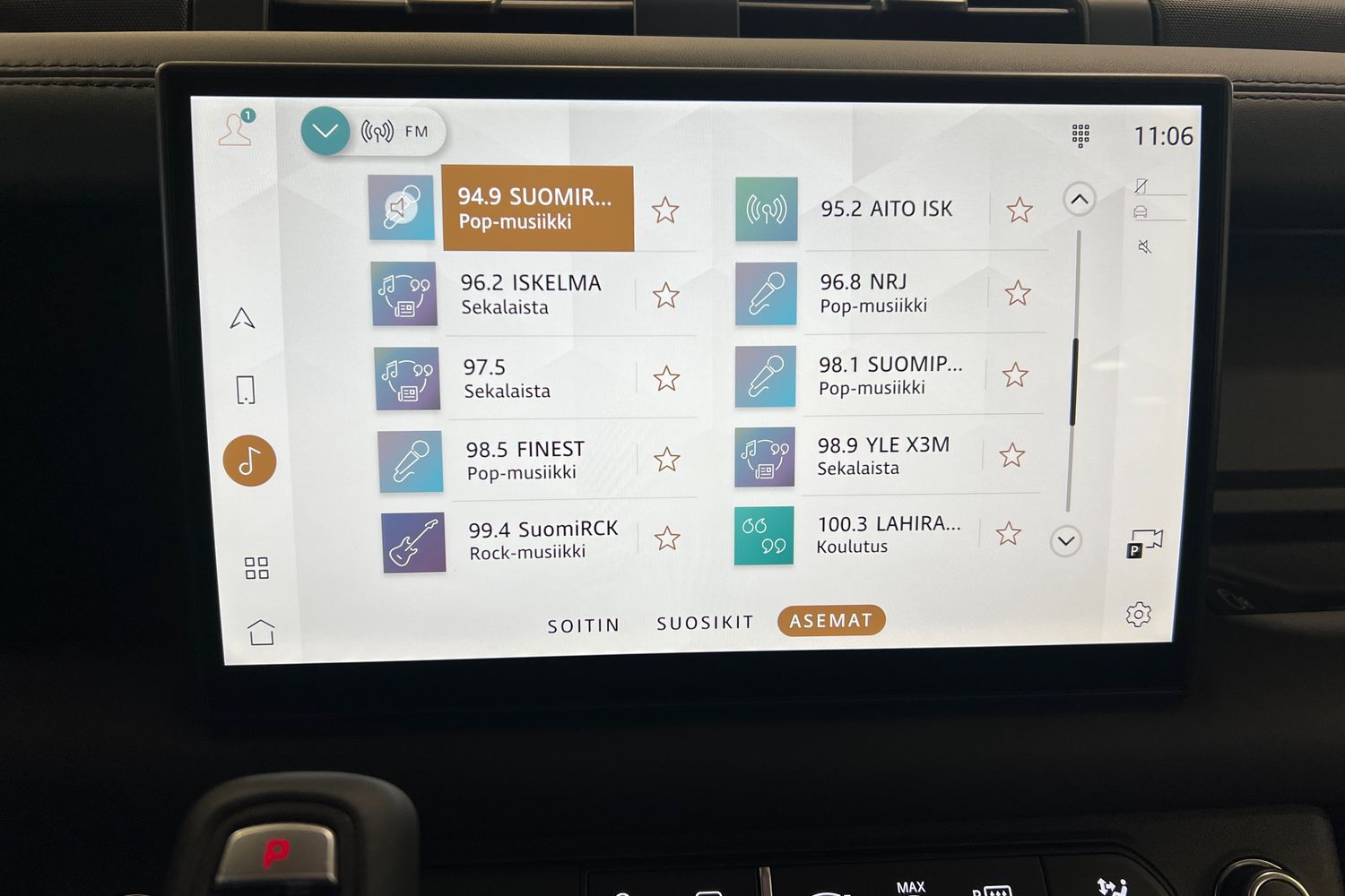 Car image 15
