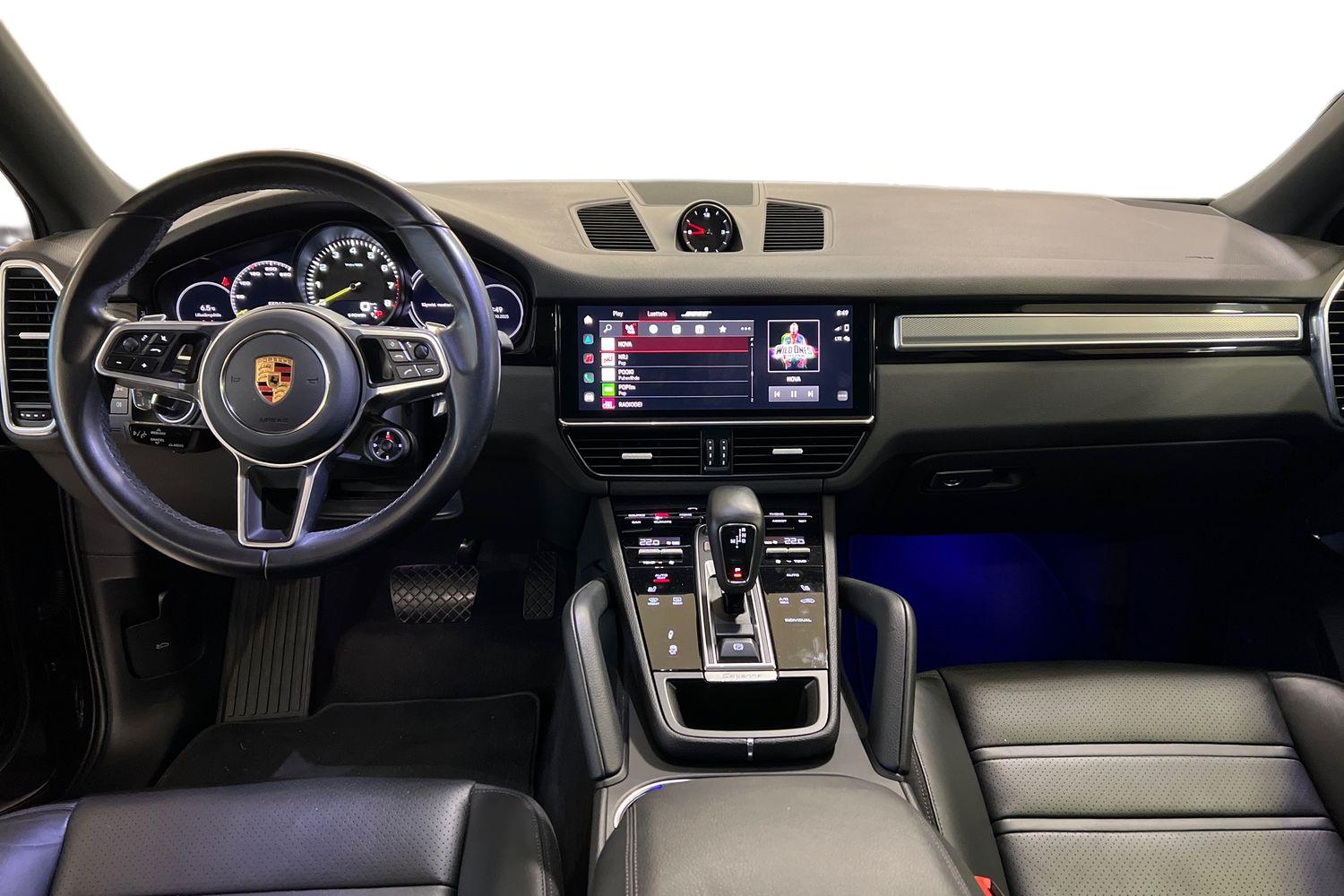 Car image 10
