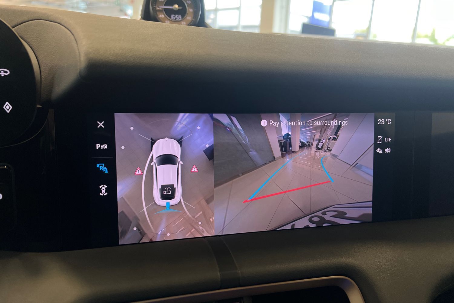 Car image 17