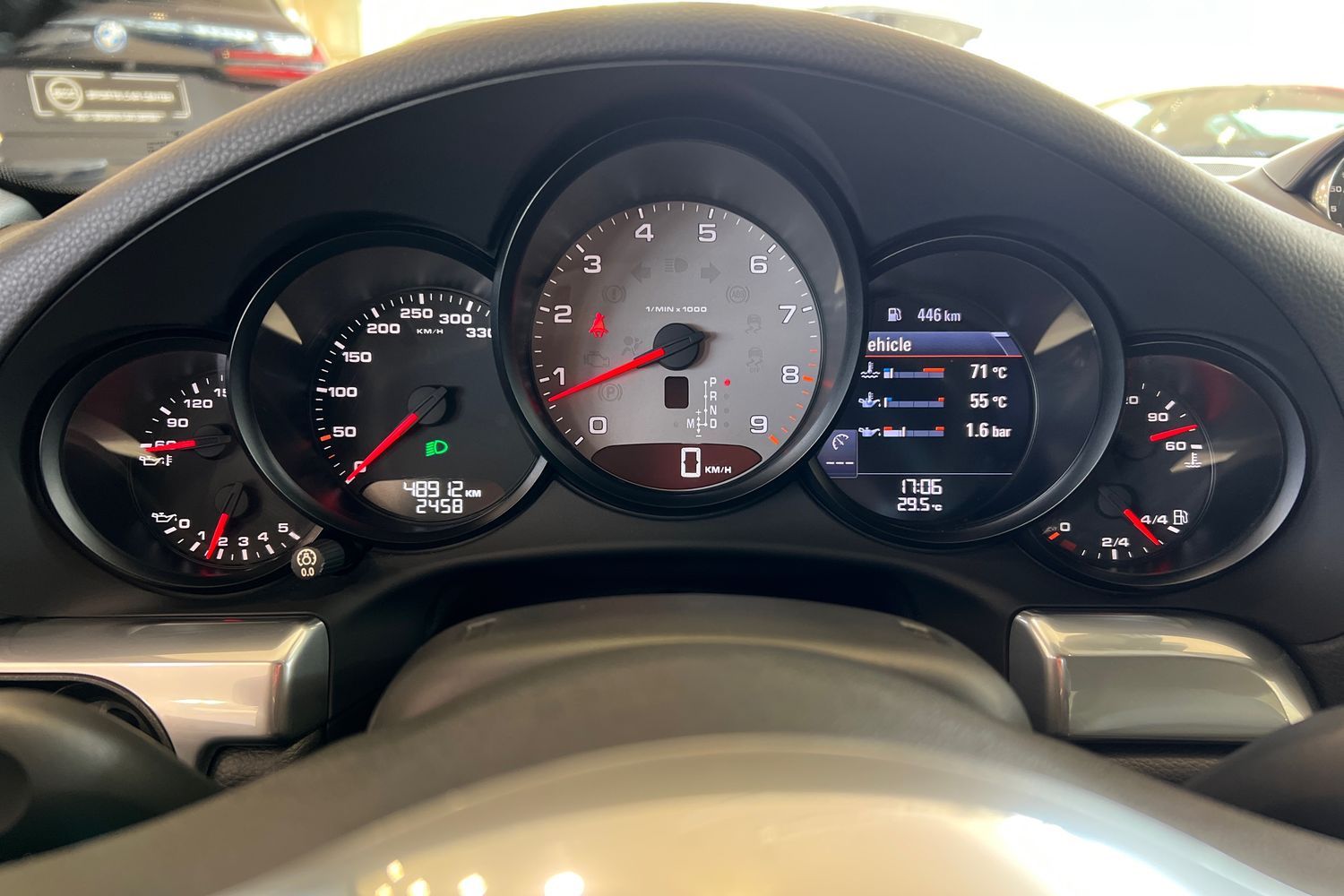 Car image 18