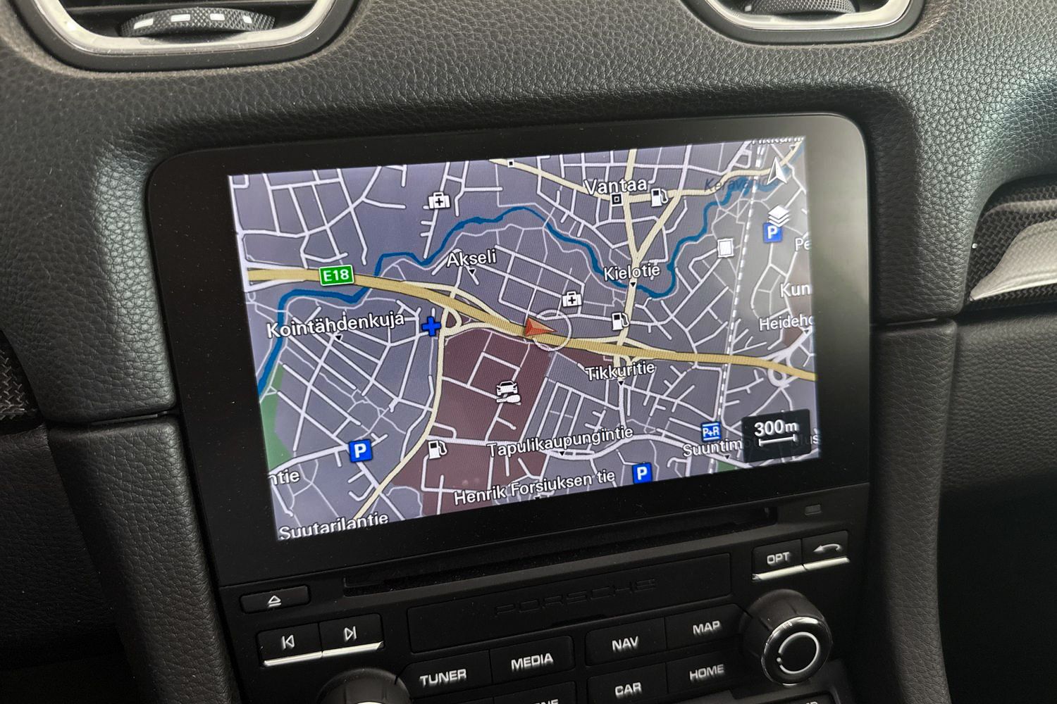 Car image 17