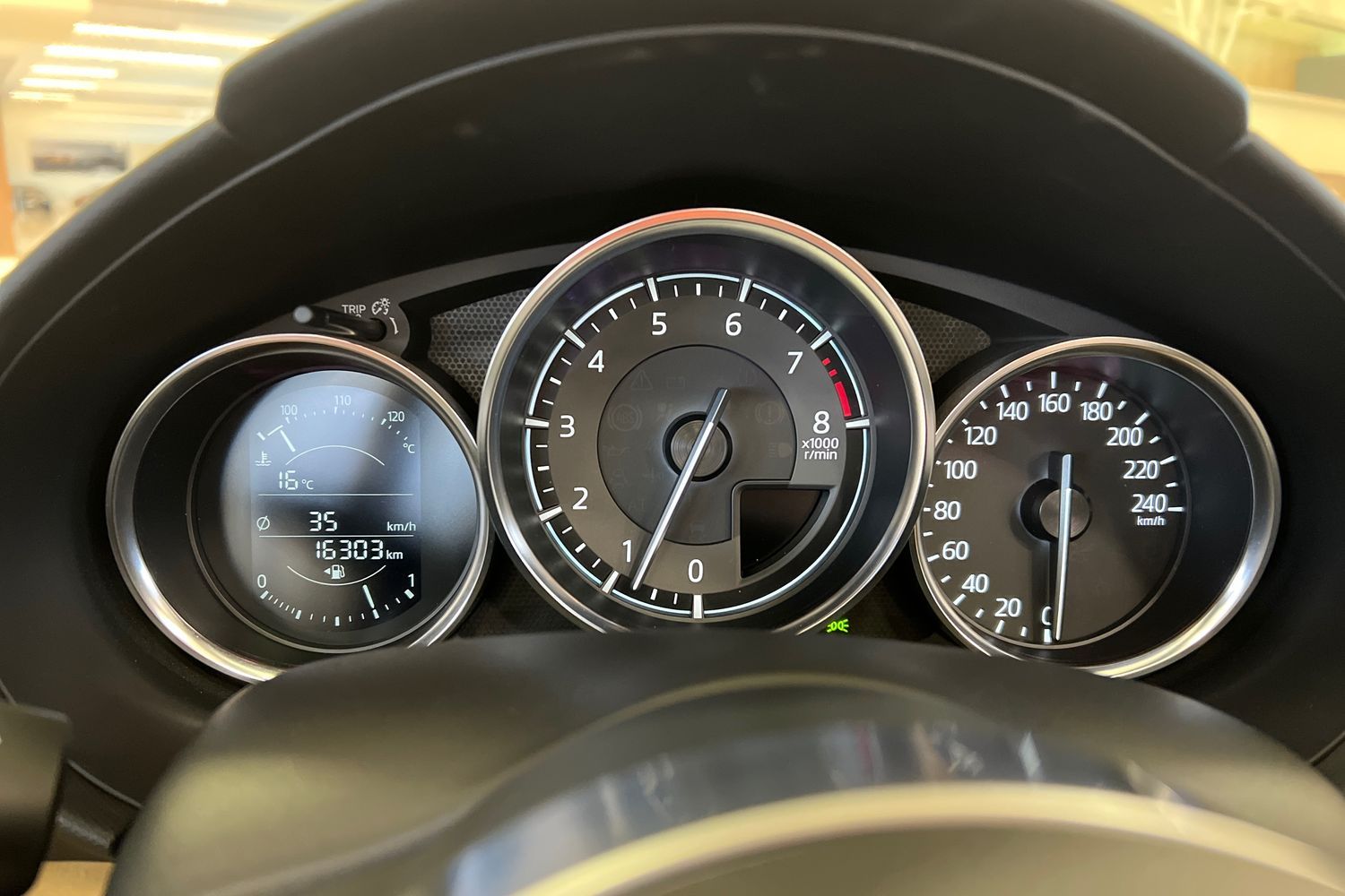 Car image 18