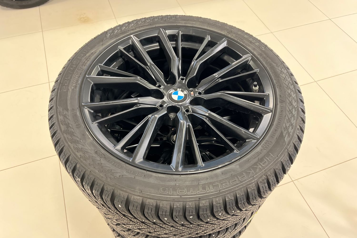 Car image 25
