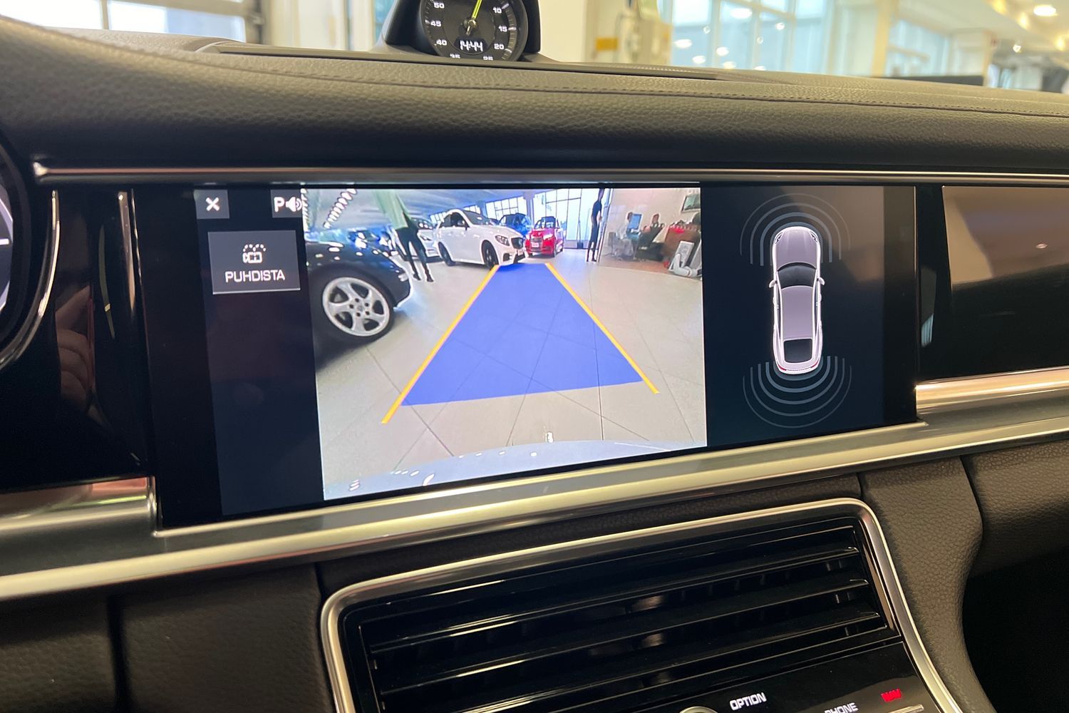 Car image 18
