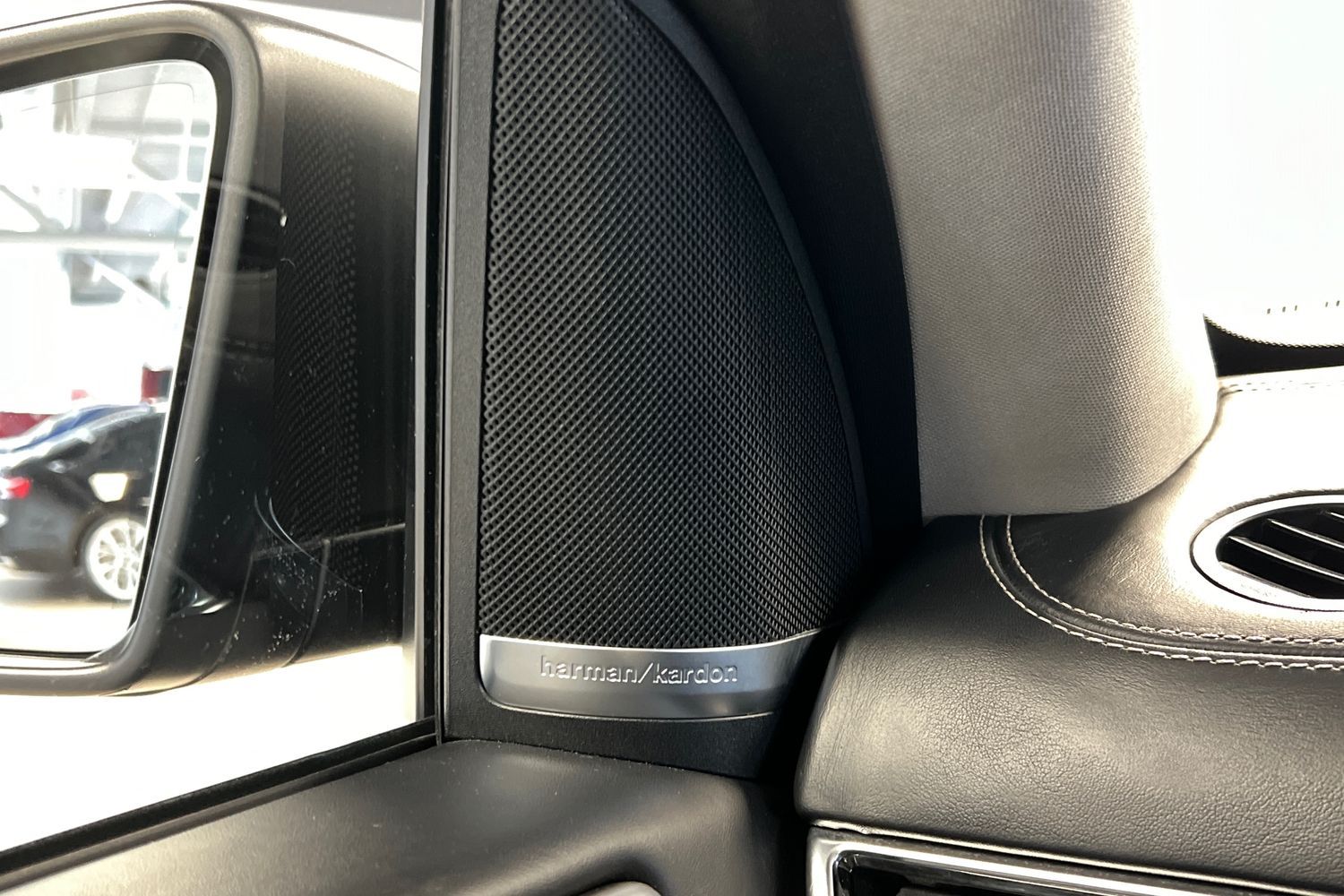 Car image 23