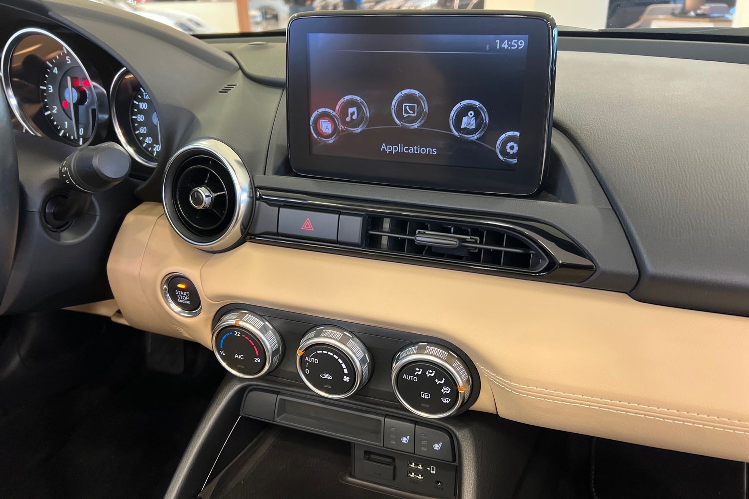 Car image 17