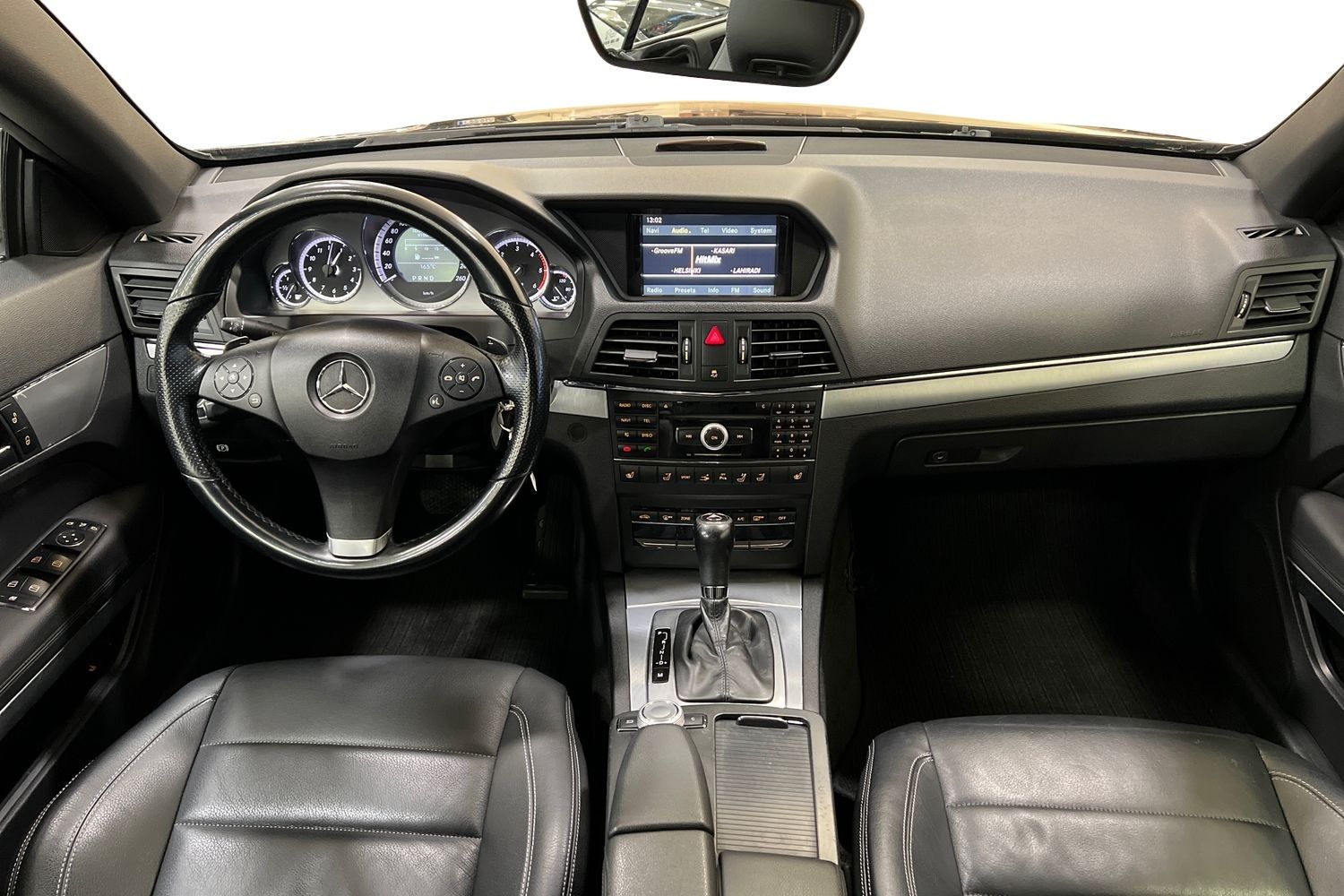 Car image 9